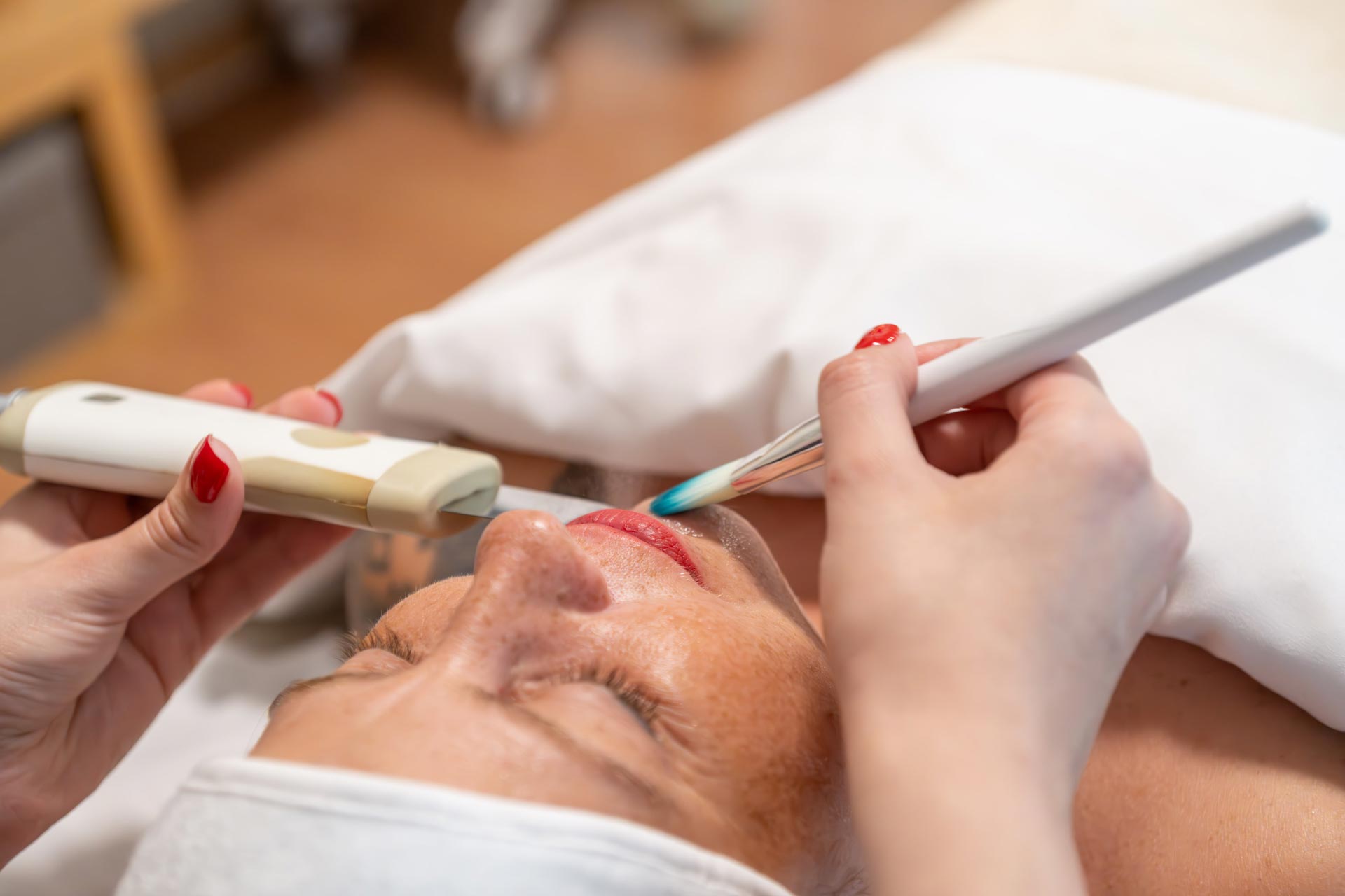 ¡Consigue unas cejas definidas sin maquillaje ni esfuerzo diario!