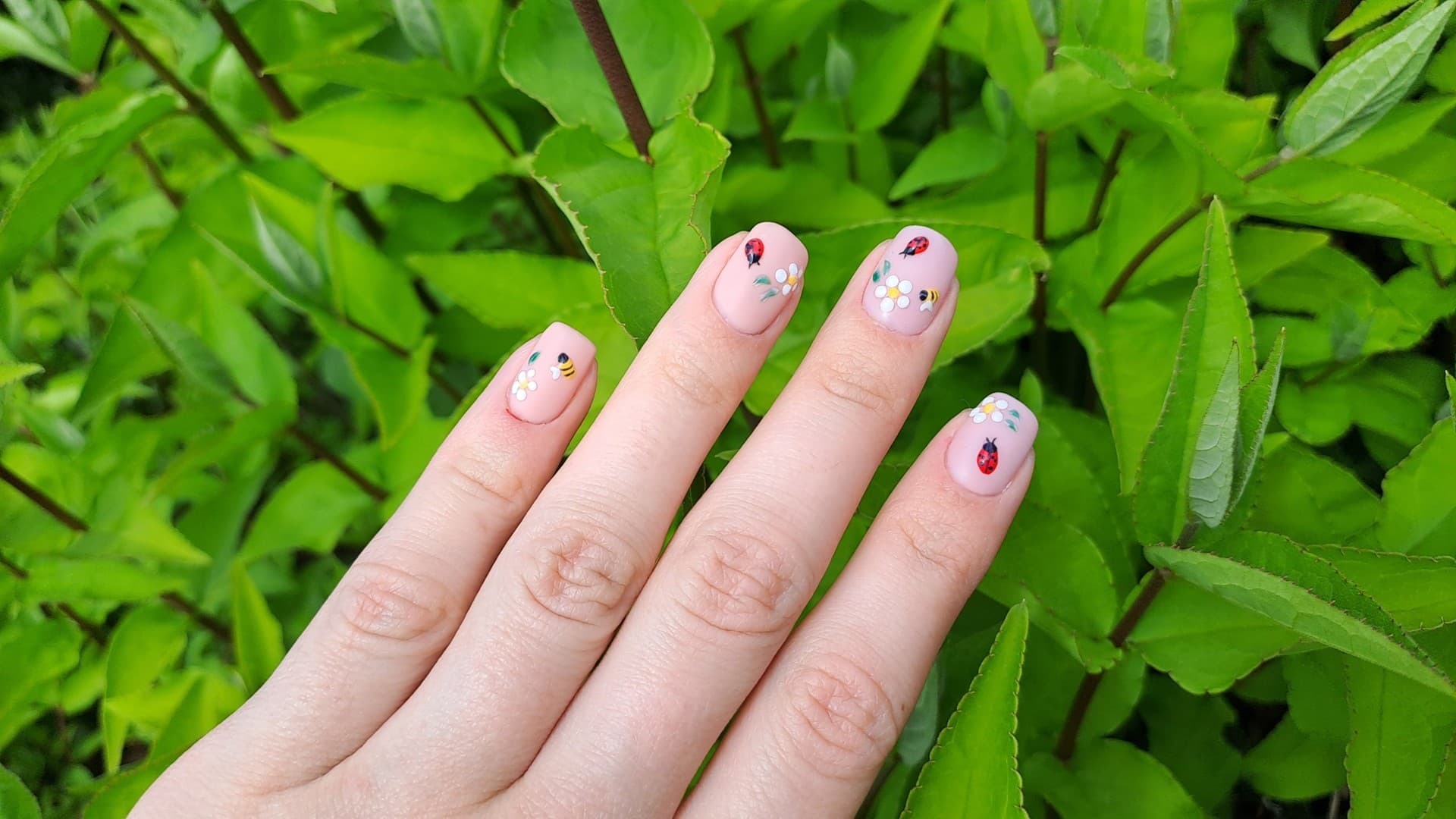 Trabajos de manicura y pedicura en Vigo